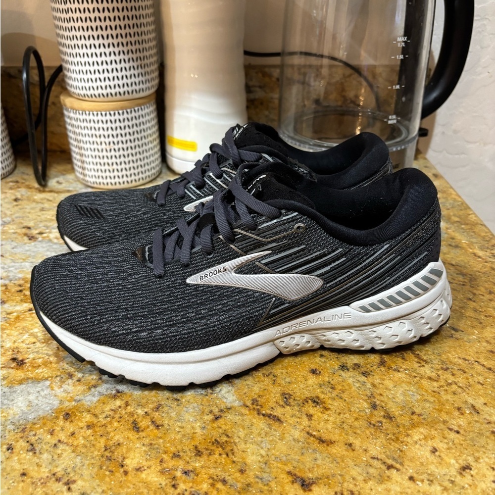 Brooks adrenaline size 8.5 - Picture 3 of 11